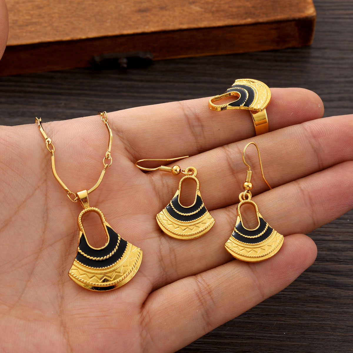 Women Accessories India - Ensemble de bijoux couleur or PNG