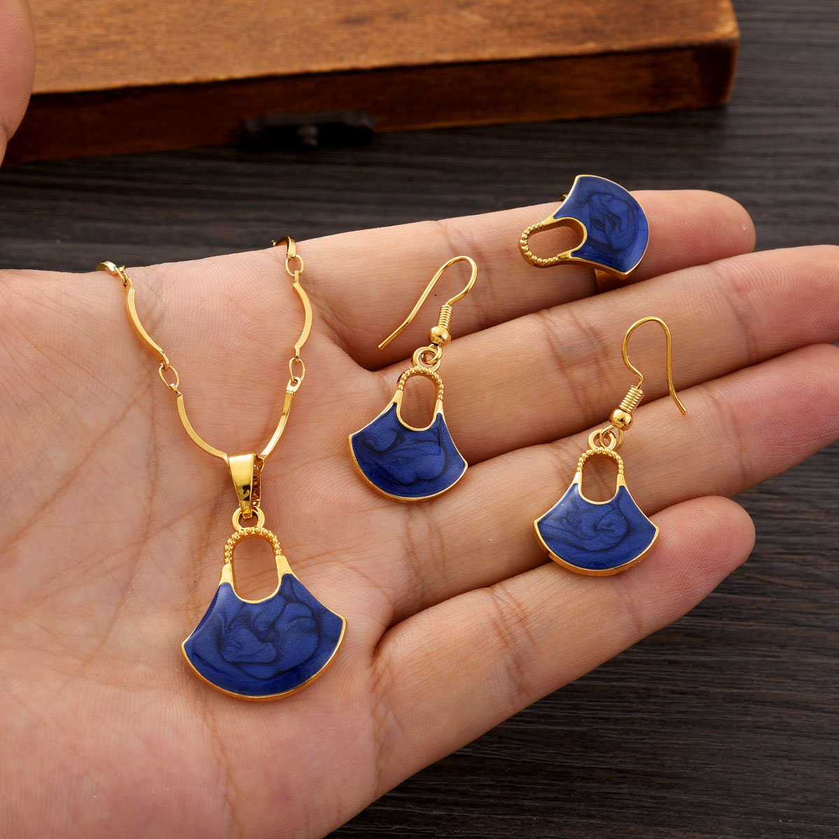 Ensemble de bijoux couleur or  - Women Accessories India avis et prix